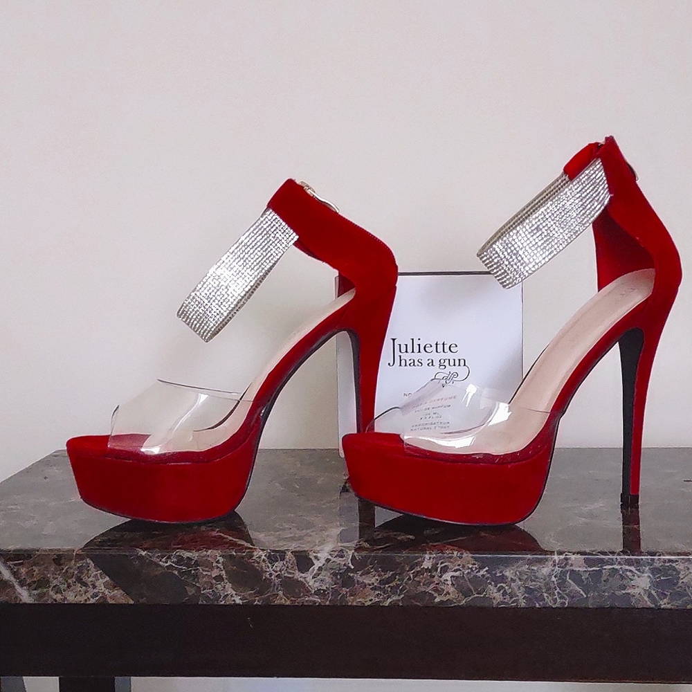 Red Velvet Crystal And Clear Peep Toe Pumps NWOT 🖤 De Blossom Collection
